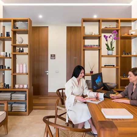 Il San Corrado Di Hotel 5*